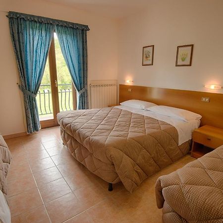Albergo Della Corte Пескасероли Екстериор снимка